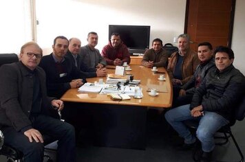 Comitiva de Guaraqueçaba se reúne com diretores do IAP