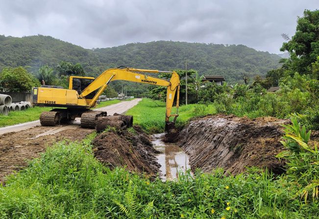 Obras de pavimentação em Guaraqueçaba!