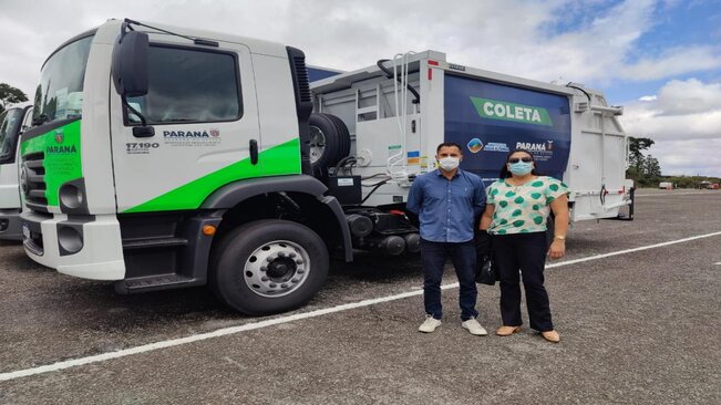 Mais conquistas para Guaraqueçaba, desta vez a cidade recebe um Caminhão Compactador de Lixo