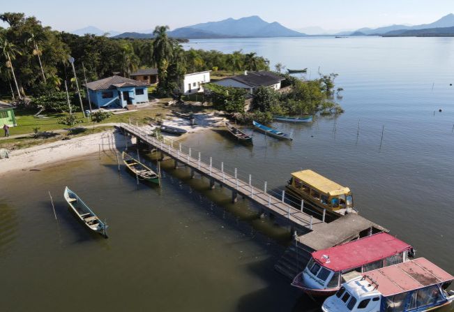 Licitação para a revitalização de trapiches em Guaraqueçaba.